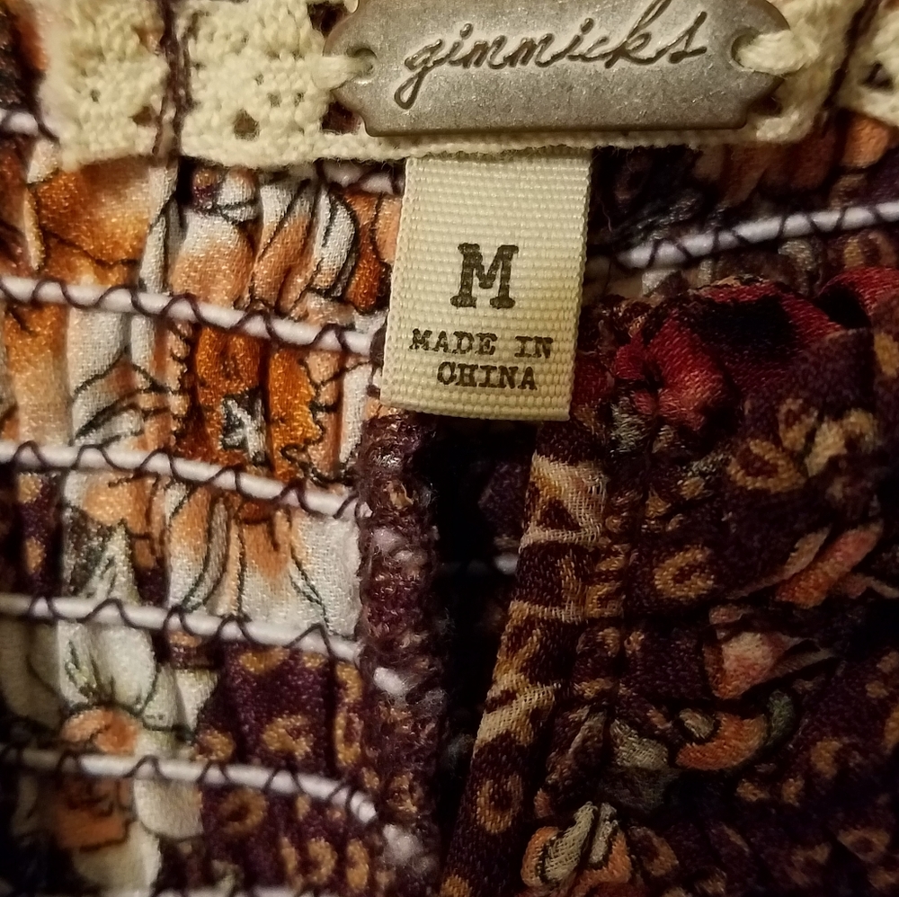 Gimmicks Floral Cold Shoulder Top - Picture 5 of 5
